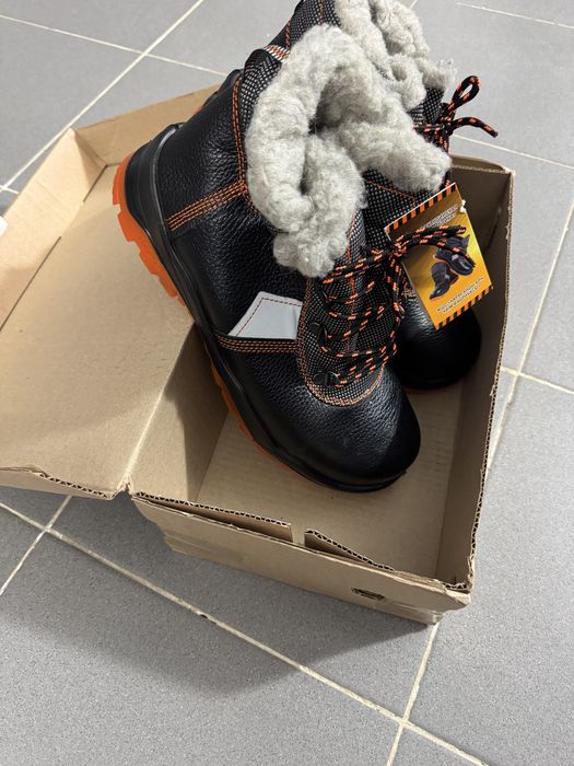 Продам спецобувь