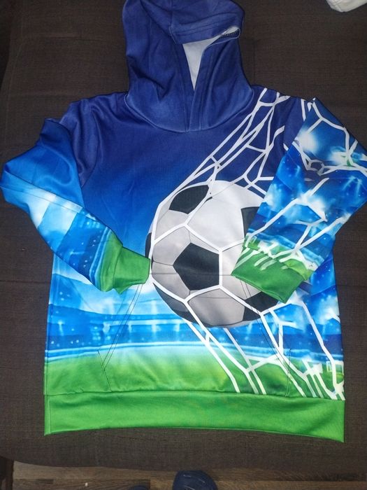 Два броя суичъри за дете на 9-10 г.