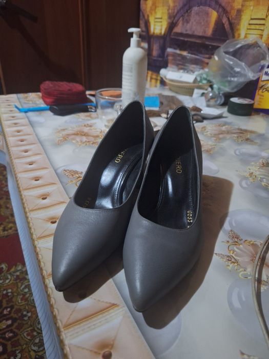 Продам туфли новые
