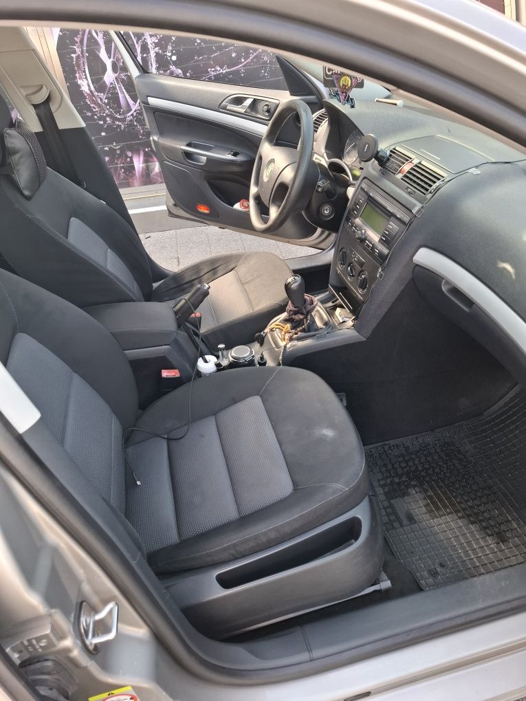 Vând Skoda Octavia 2