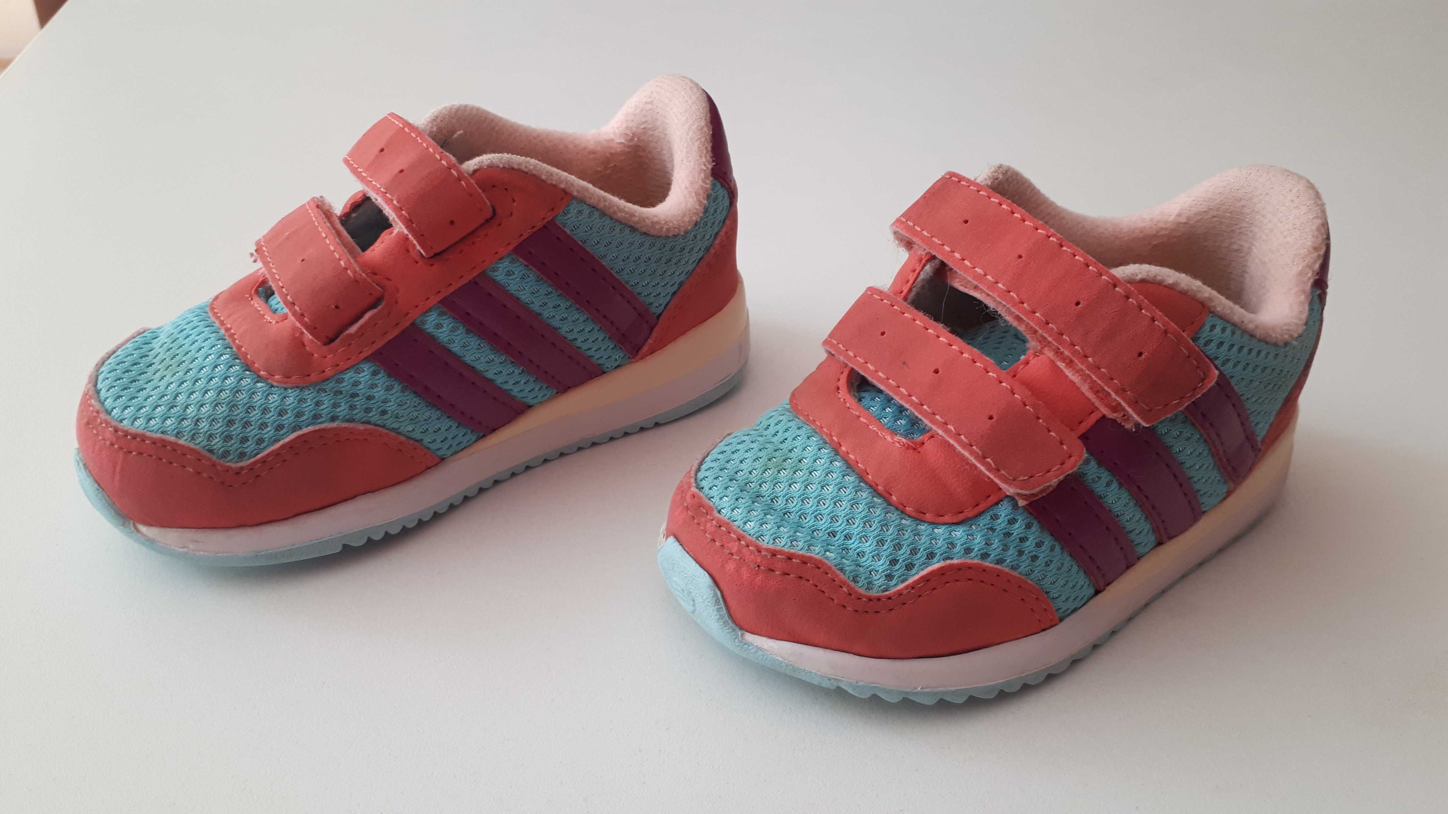 Бебешки обувки Adidas номер 20