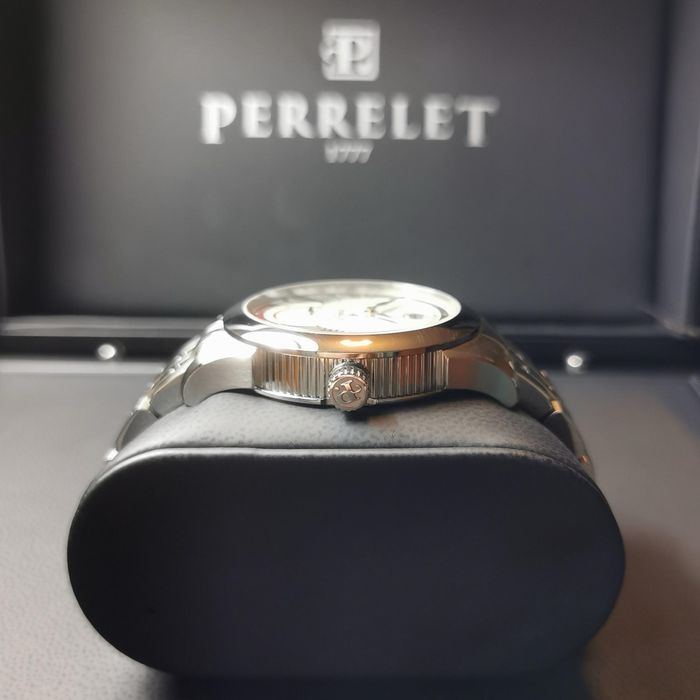 Часовник Perrelet  power reserve A1004
