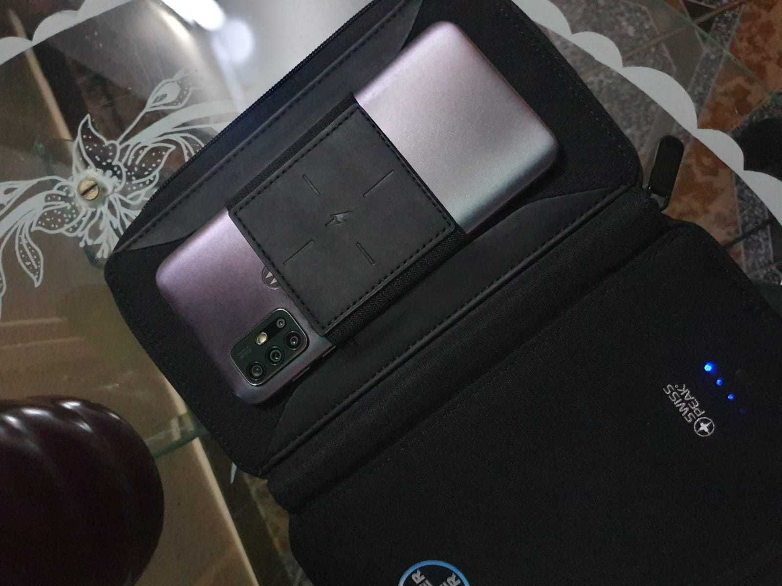 Portofel baterie wireless 4000 mAh incorporata si  protectie carduri