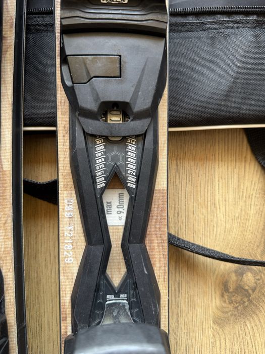 Snowblades skiuri se pot regla legaturile pe mai multe marimi clapari