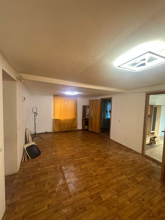 Продам дом. Участок — 12 соток. Дом 4-комнатный, большая кухня, баня.