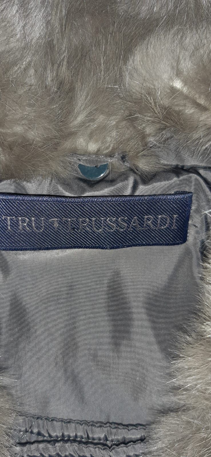 Серое, стеганное пальто Trussardi jeans, демисезон