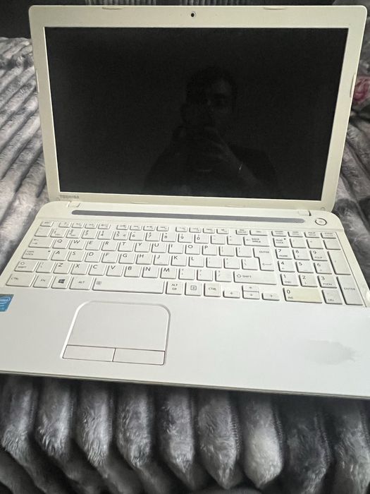 Лаптоп toshipa windows10