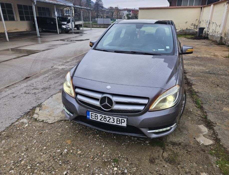 MERCEDES B180 PREMIUM* КОЖА * DISTRONIC * Навигация * Подгрев*