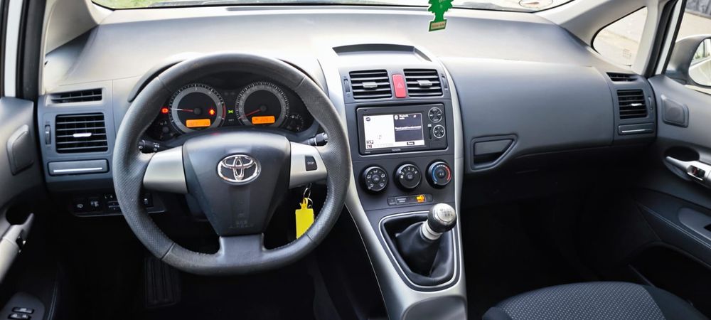 Toyota Auris 2011