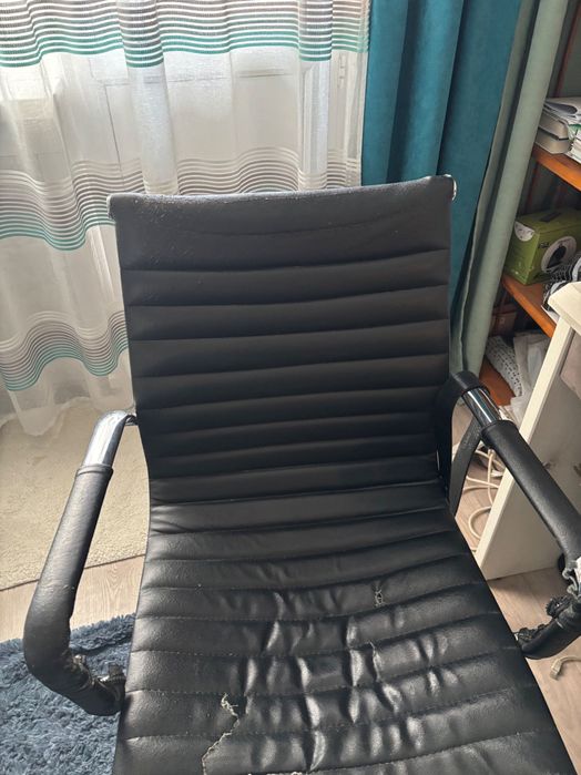 Продаю стулья, хромированный каркас, требующий перетяжки