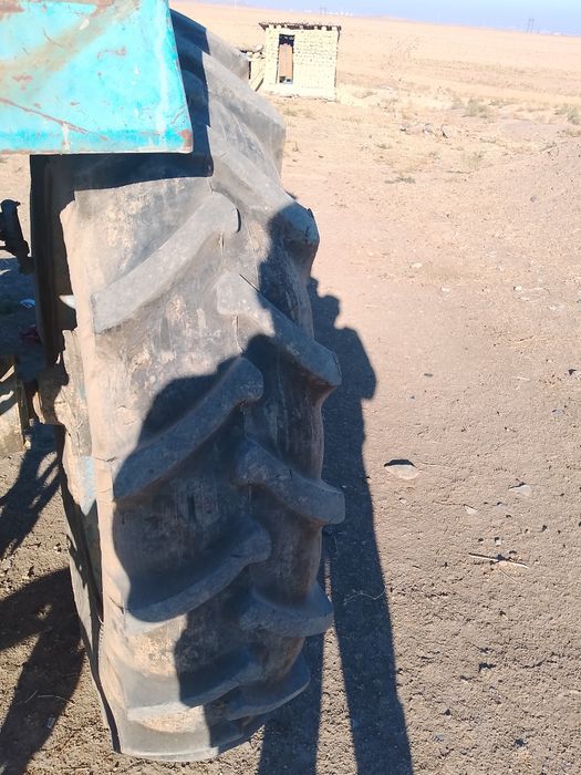 Yumz traktori sotiladi