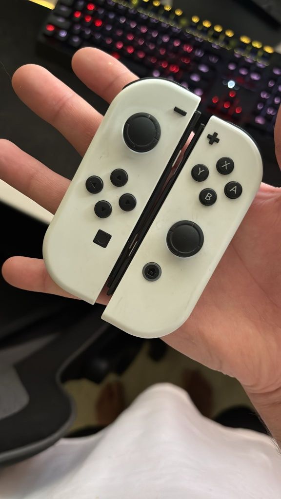 Nintendo Switch OLED + 2 Jocuri