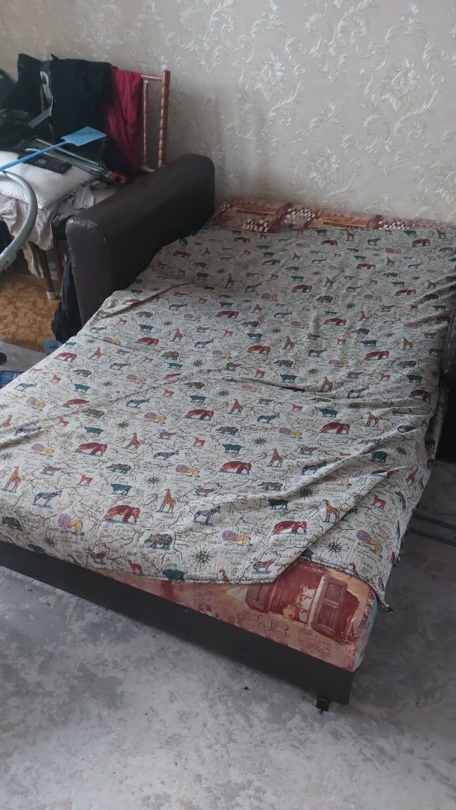 Продам диван для