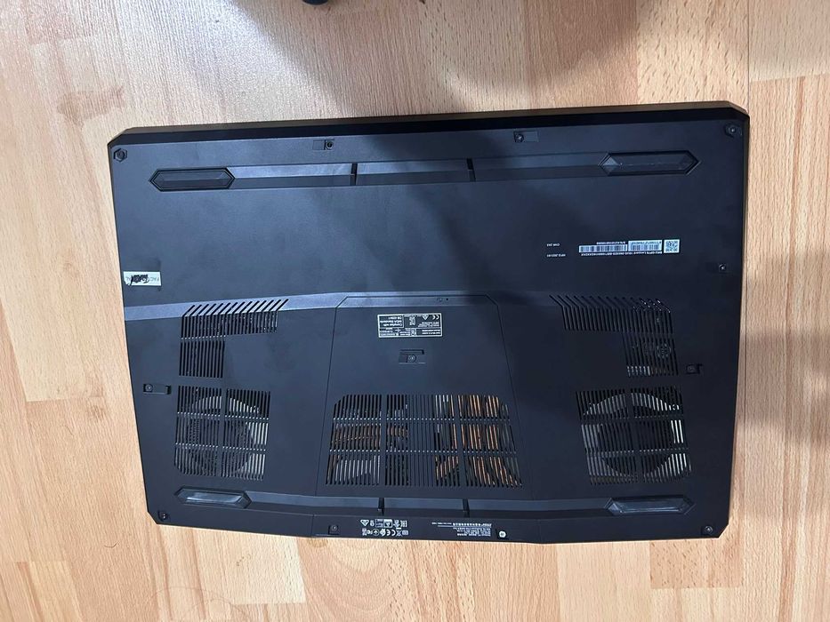 Laptop MSI model GP76 Leopard 10UG