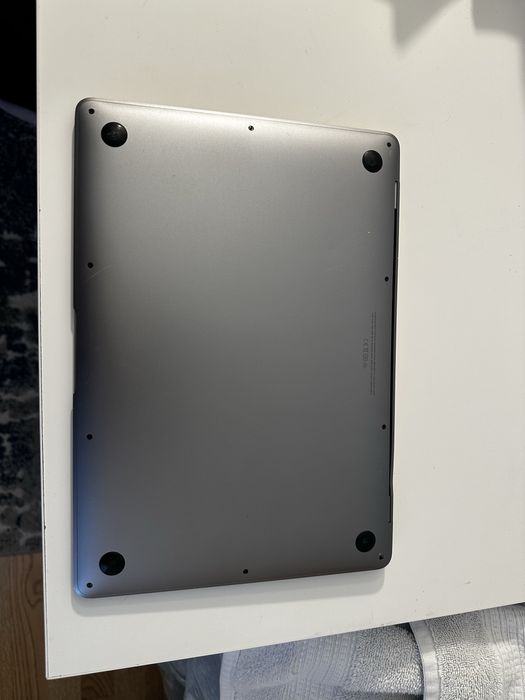 Macbook Air  13” m1 Late 2020 8 GB RAM 256 GB storage