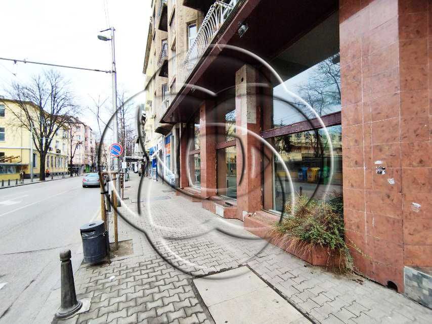 Просторен магазин с лице към улица Георги С. Раковски