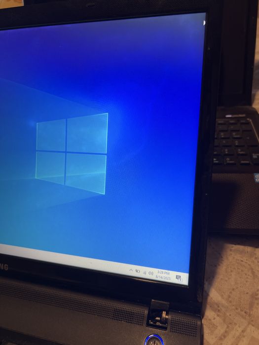 Laptop Samsung NP 305E cu upgrade de memorie ram si ssd