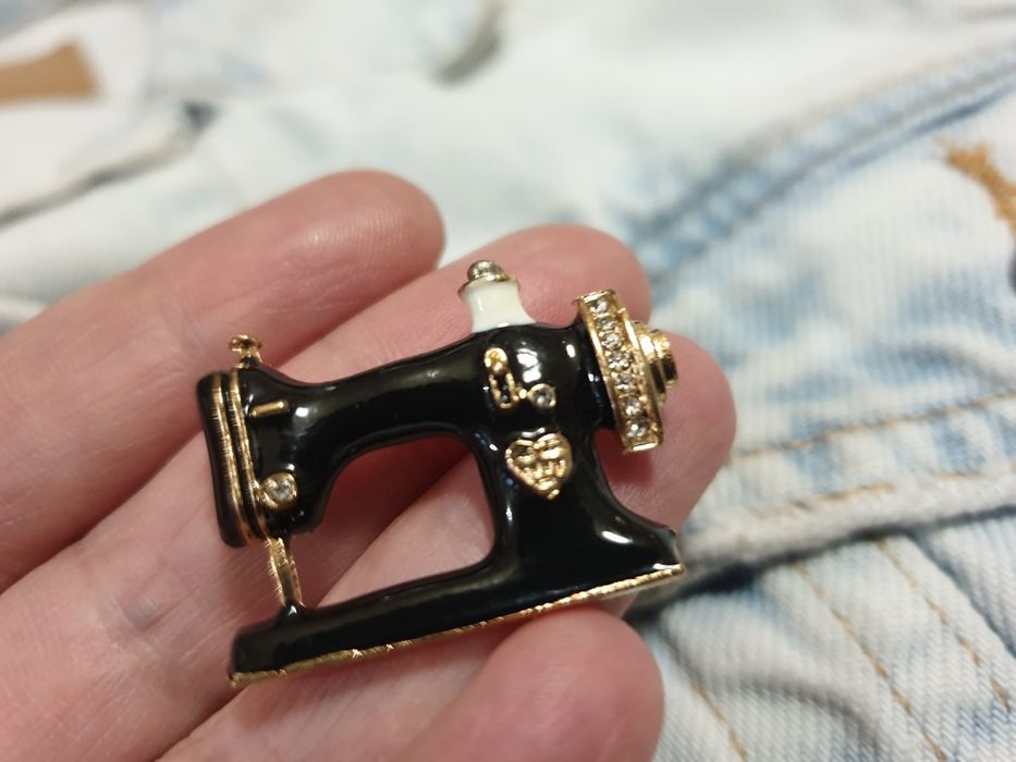 Малкият Принц Рубик Кубче Шевна Машина Бижута Пинчета Значки Брошки