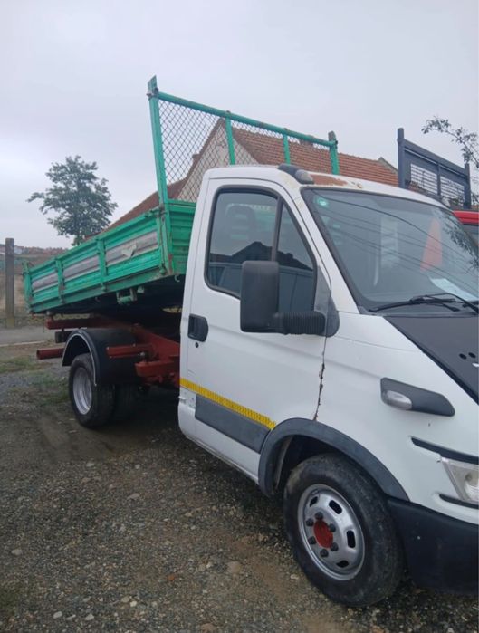 Vând Iveco roșu 2014 și Iveco alb 2005