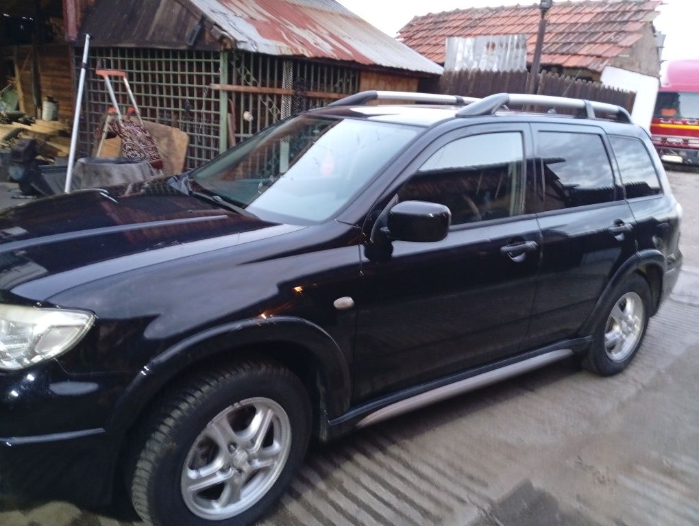 Vind Mitsubishi Outlander in stare foarte buna benzina GPL