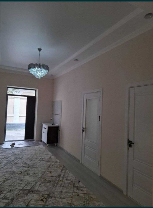 Urganch shaxar NBU bank yonida uy sotiladi