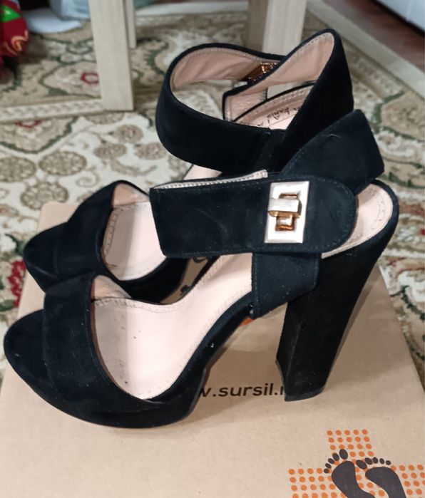 Босаножки замшевые