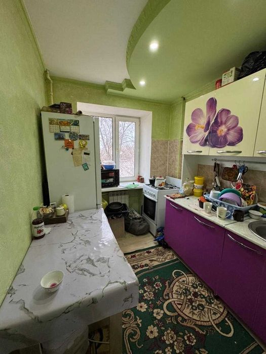 Продам 1 комнатную квартиру 8 мкр центр!!