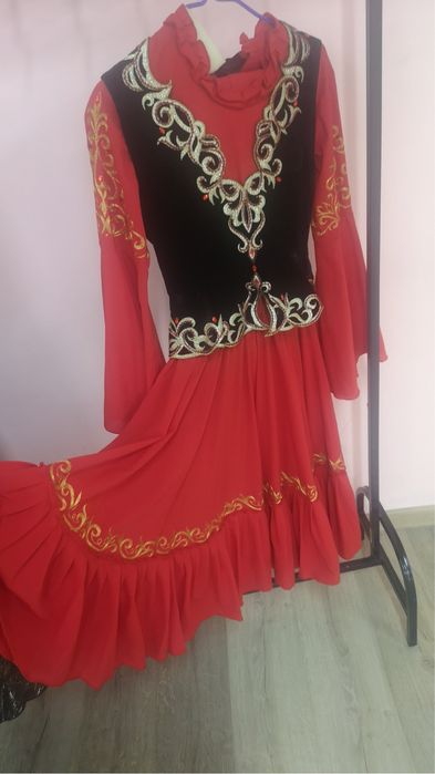 Народные костюмы