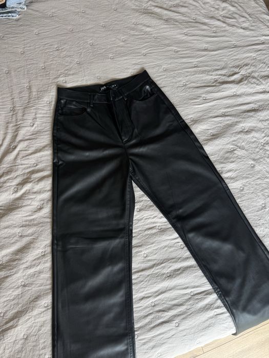 Панталон от еко кожа Zara