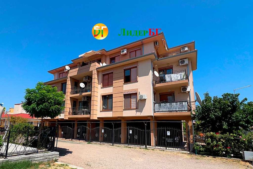 Тристаен апартамент с паркомясто в жилищна сграда с ниска такса