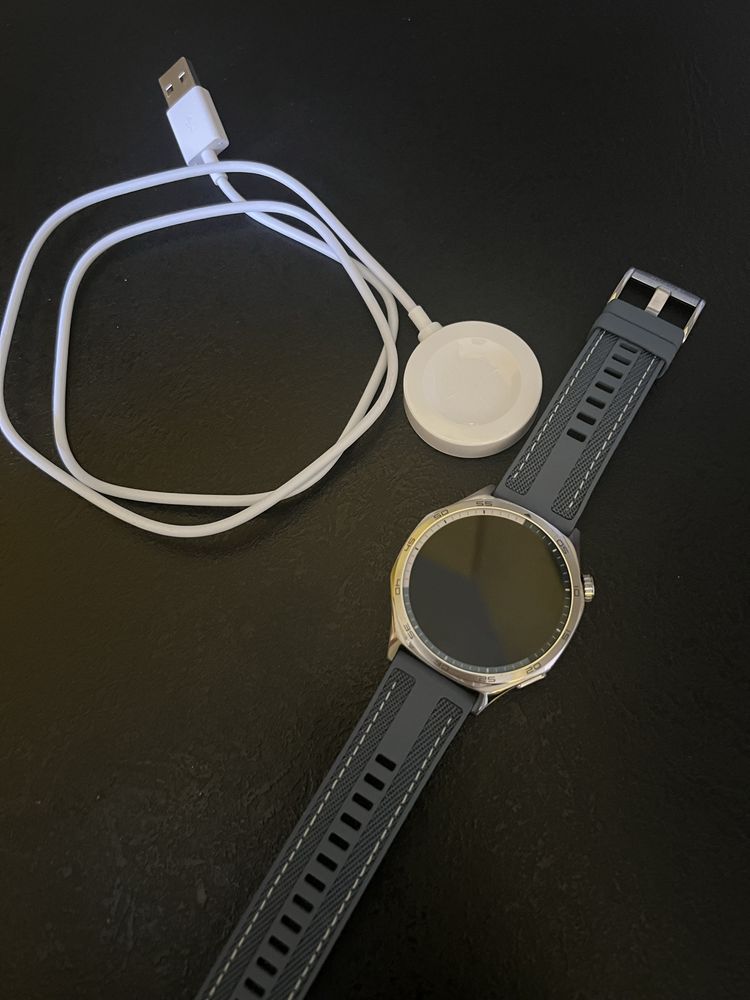 Huawei Watch GT 5 син часовник