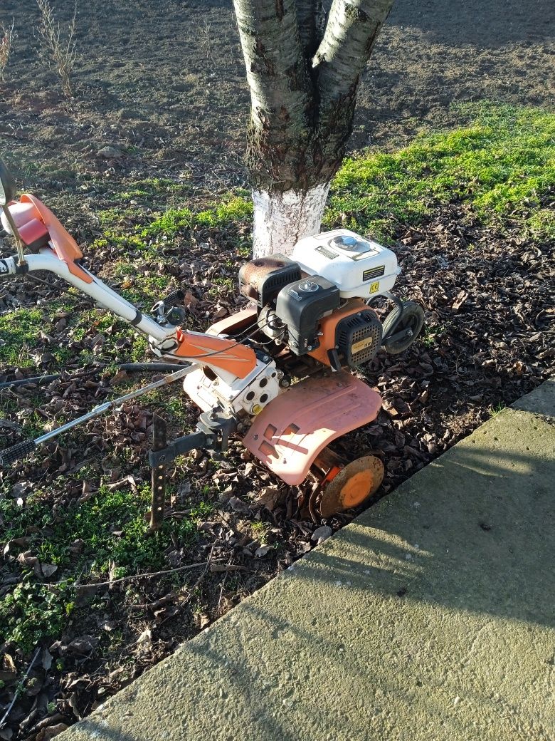 Vând motocultor Ruris cu accesorii