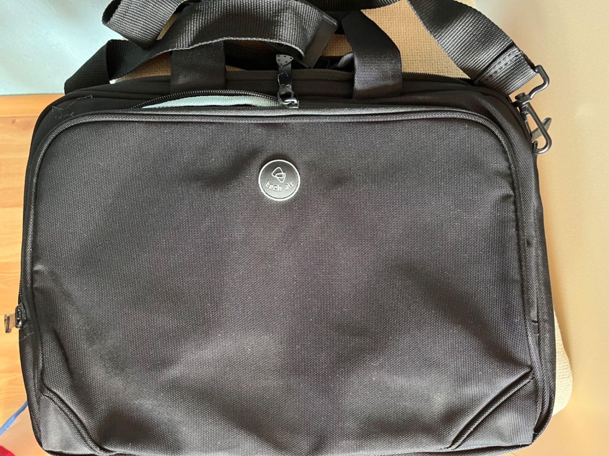 Чанти за лаптопи