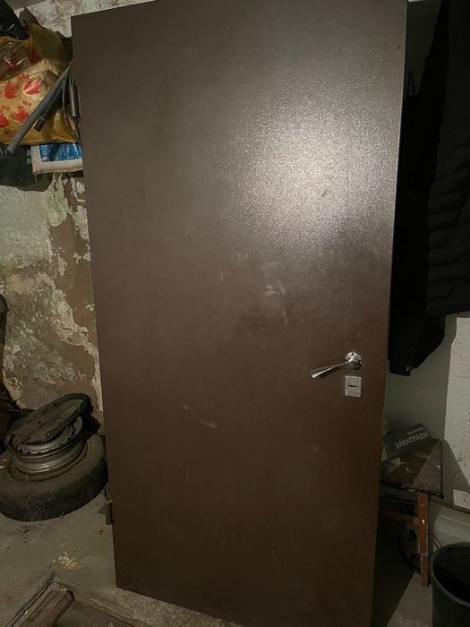 Продам входную металическую дверь