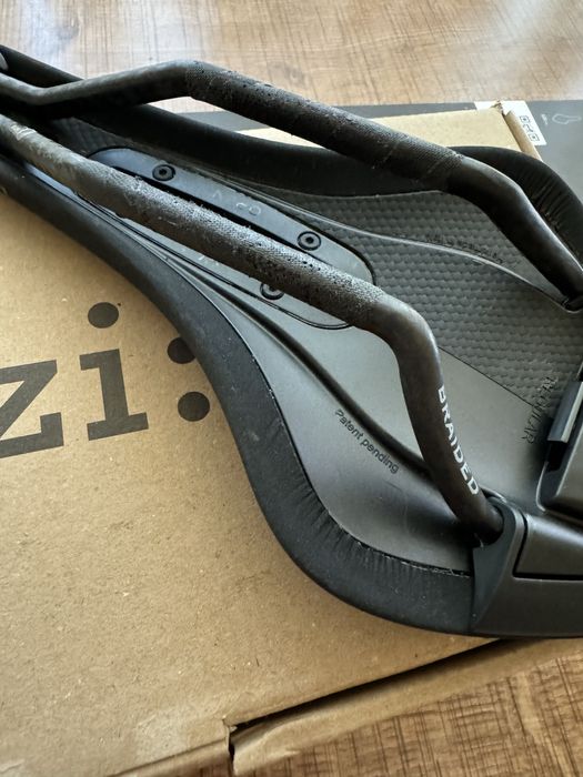 Sa Fizik Arione R1 open brate carbon ca si noua