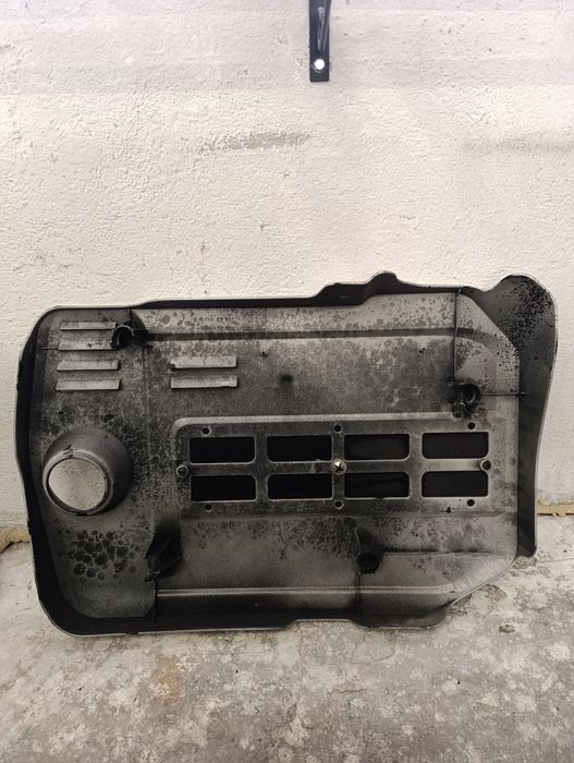 Капак двигател алфа Ромео 159 1.9