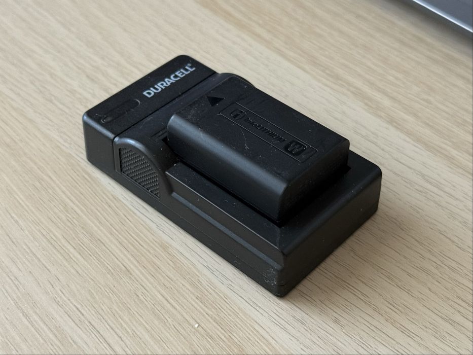 Sony Alpha A6000 ILCE-6000+extra baterie+card SD+geanta de transport