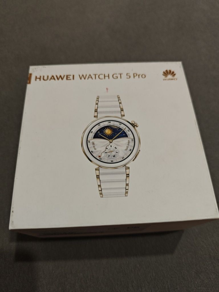 Huawei watch GT 5 Pro ceramic white