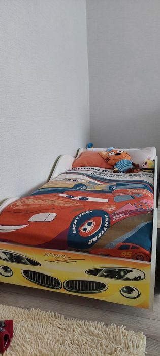 Детская кровать машина