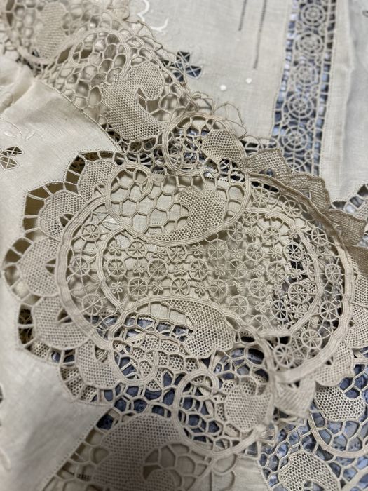 Set vechi de masă, lucrat manual