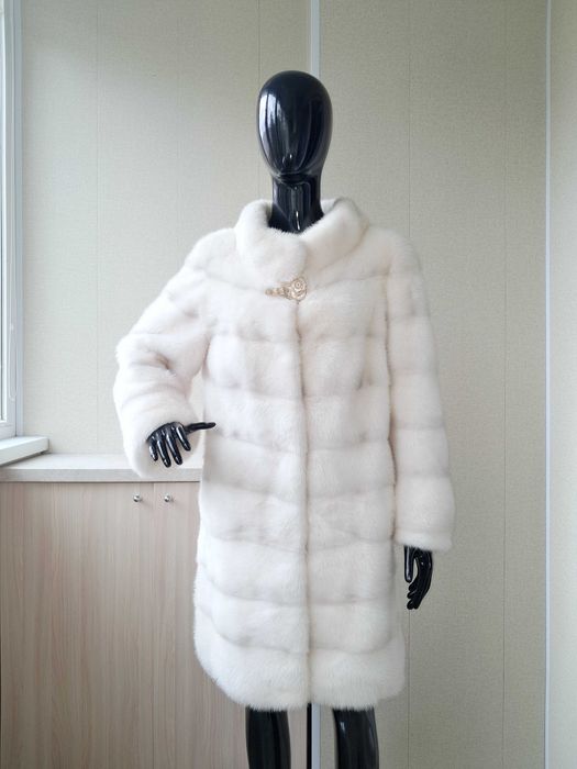 Haina de blana nurcă , vizon divină, incredibil. Culoare alb