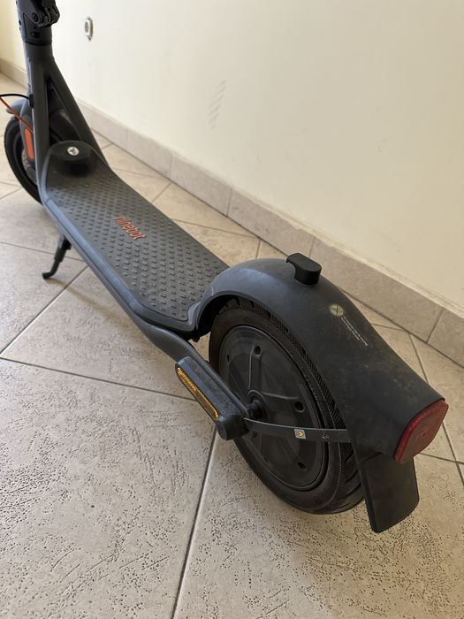 Електрическа тротинетка Segway Ninebot F2 Plus