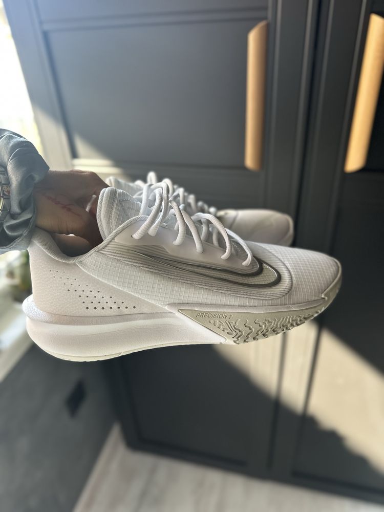 Nike маратонки бели