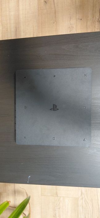 PlayStation 4 ,много запазен