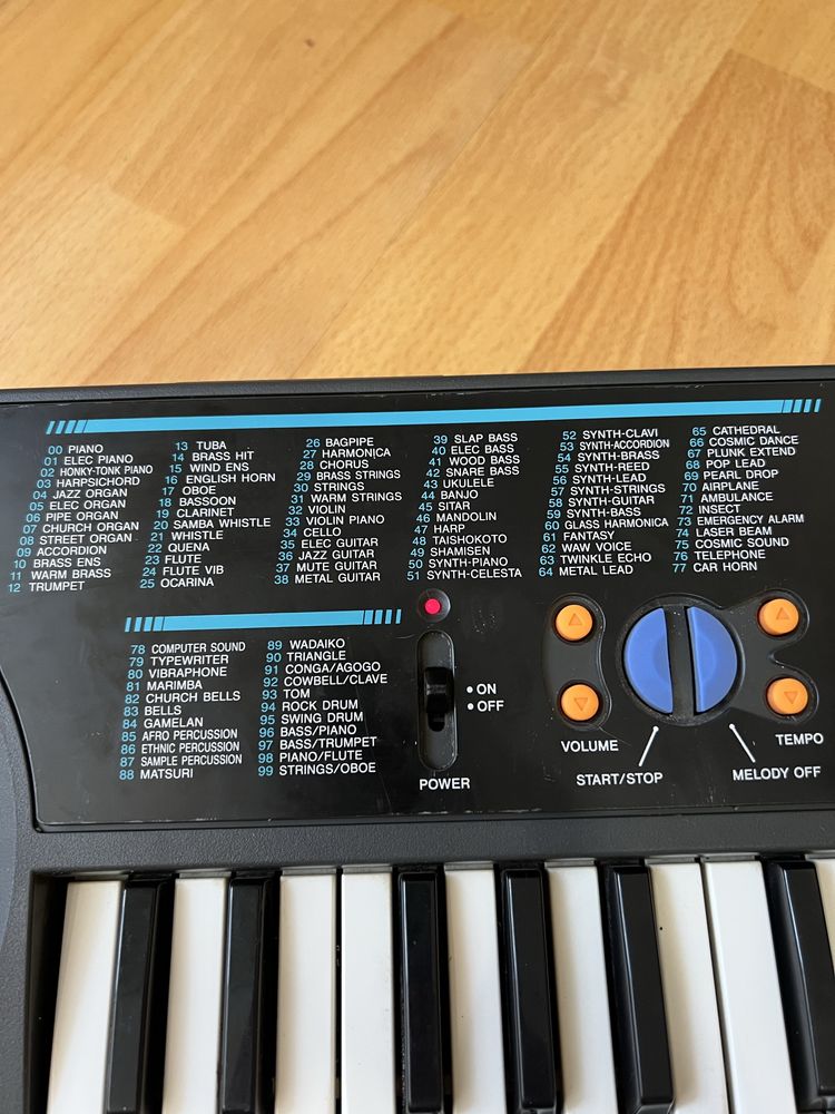 Синтезатор / йоника Casio