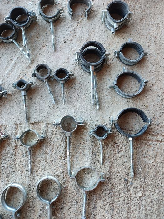 Vând coliere metalice