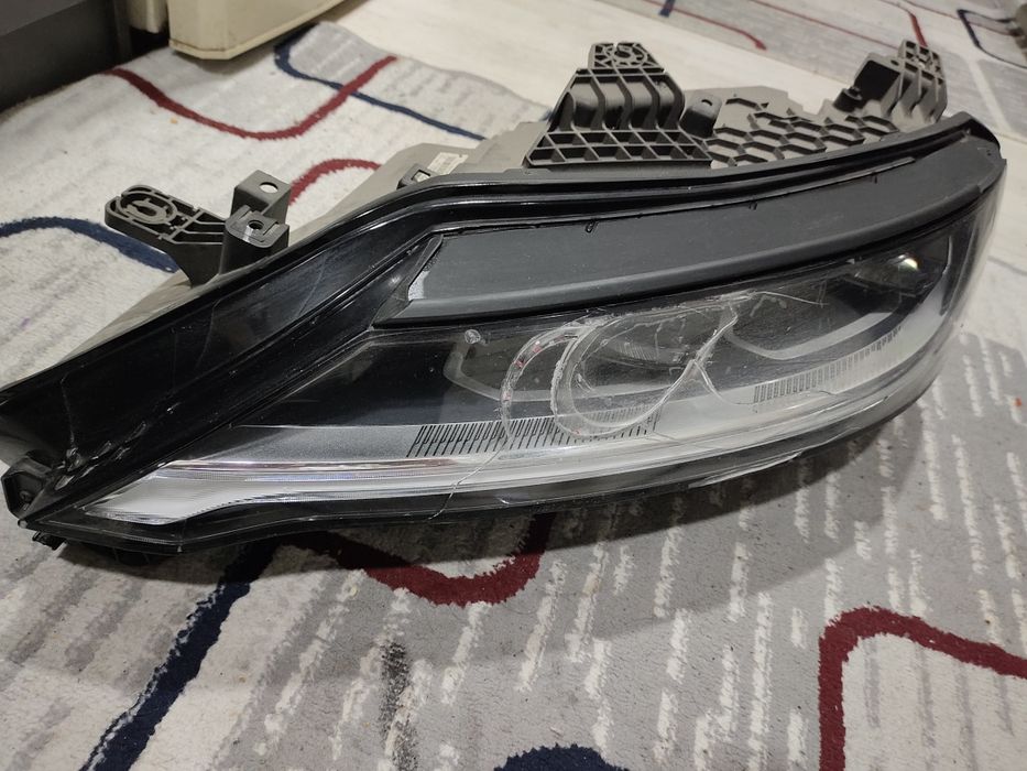 BYD Yuan up oldi chap fara