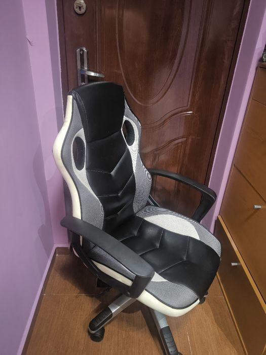 Scaun gaming Kring rotativ inaltime ajustabila Negru/Alb