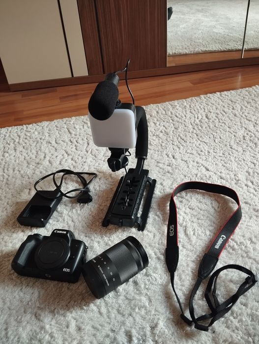 Продаю Canon EOS M50 Mark II + комплект для видеосъёмки