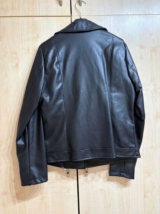 Черно кожено яке